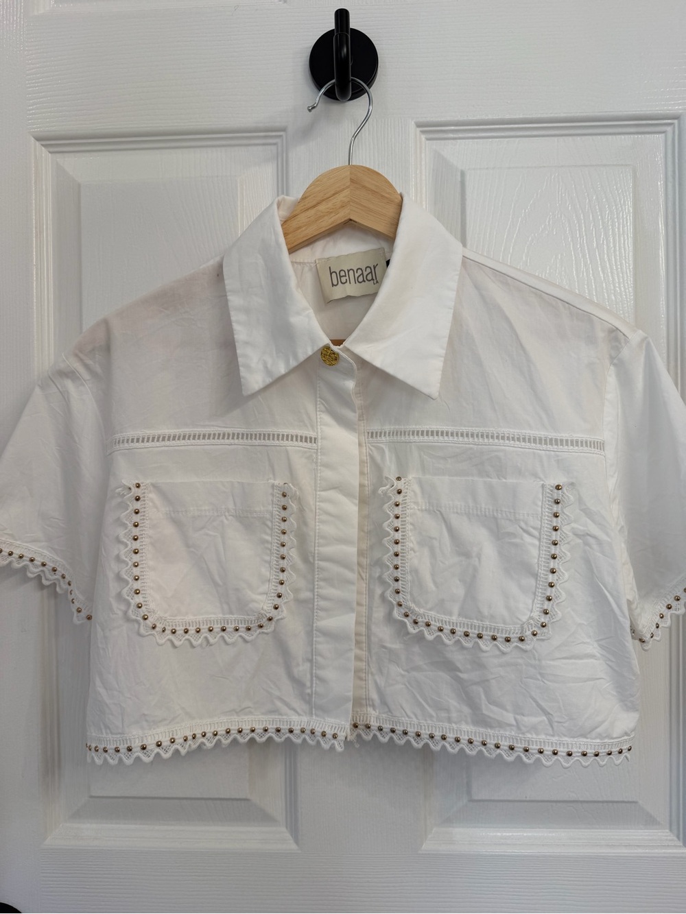 BENAAR LA White Cropped Eyelet-Trim Button Front Top. Size S